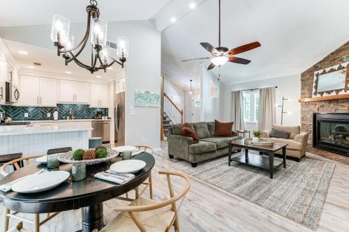 Alpharetta House | ~ 1 Mi to Dtwn Alpharetta: Home w/Screened Porch!