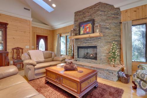 Highlands Apartment | 11 Mi to Ski Sapphire: 'Heaven South' Apt w/Porch