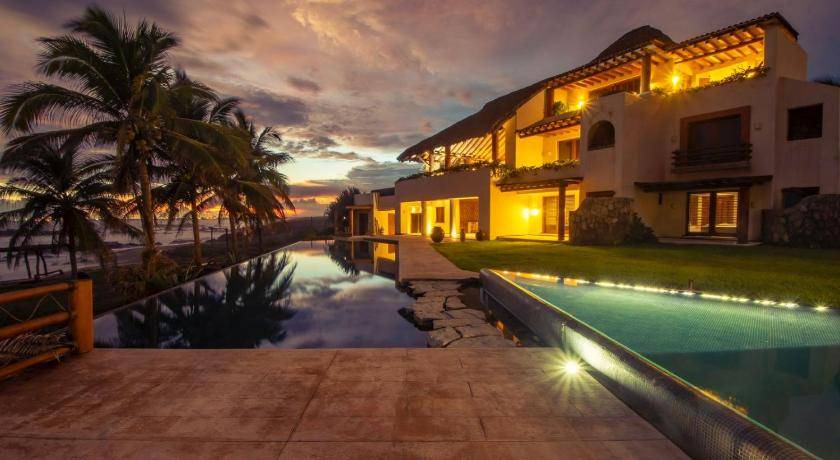 Petacalco House | 110 m² House ∙ 4 bedrooms ∙ 14 guests