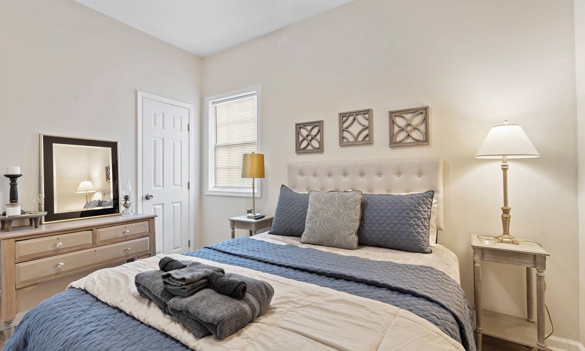 Old Town Fredericksburg Apartment | 2 Bed Fast Wi-Fi Near Hospital & Downtown Fredericksburg