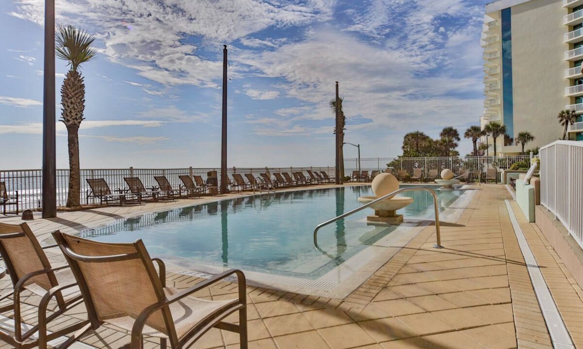 Daytona Beach Condo | 2 Bedroom 2 Bath Luxury condo on the beach with Oversized Patio & Outdoor Grill.