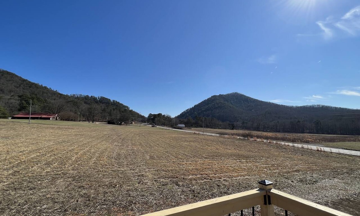 Benton Apartment | 2 BR,1BA Spacious Suite near Cherokee National Forest, Mtn view, Ocoee River