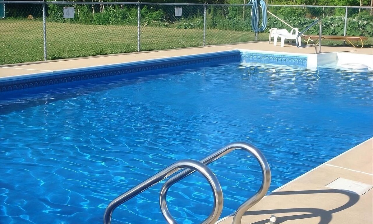 Campbelltown Hotel | 2 Family-Friendly Units | Minutes to Tanger Outlets Hershey | Free Breakfast
