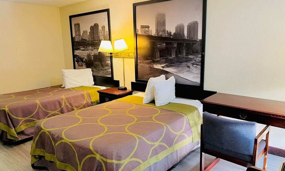 Ashland Apartment | 2 Full Bed|Smoking|Ashland, VA