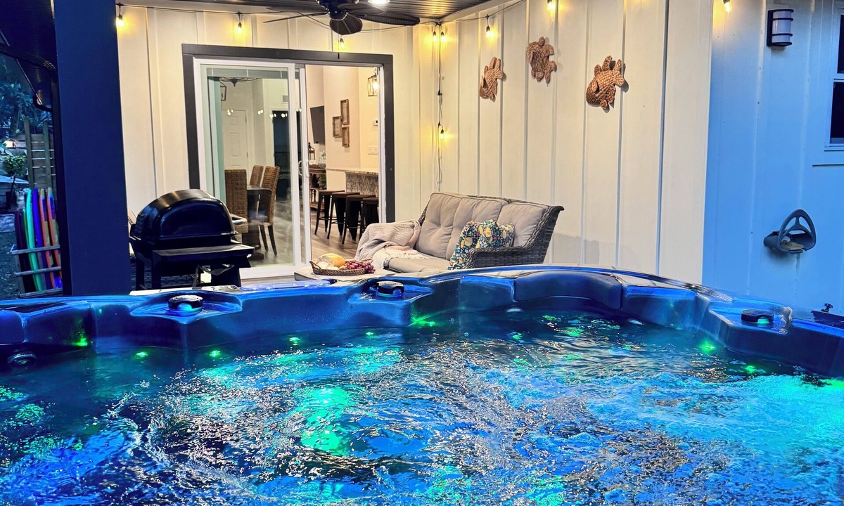 St. Augustine House | 2 Primary EnSuites, HOT Tub, Firepit, Hammock, Min to St Augustine, DOG-Friendly