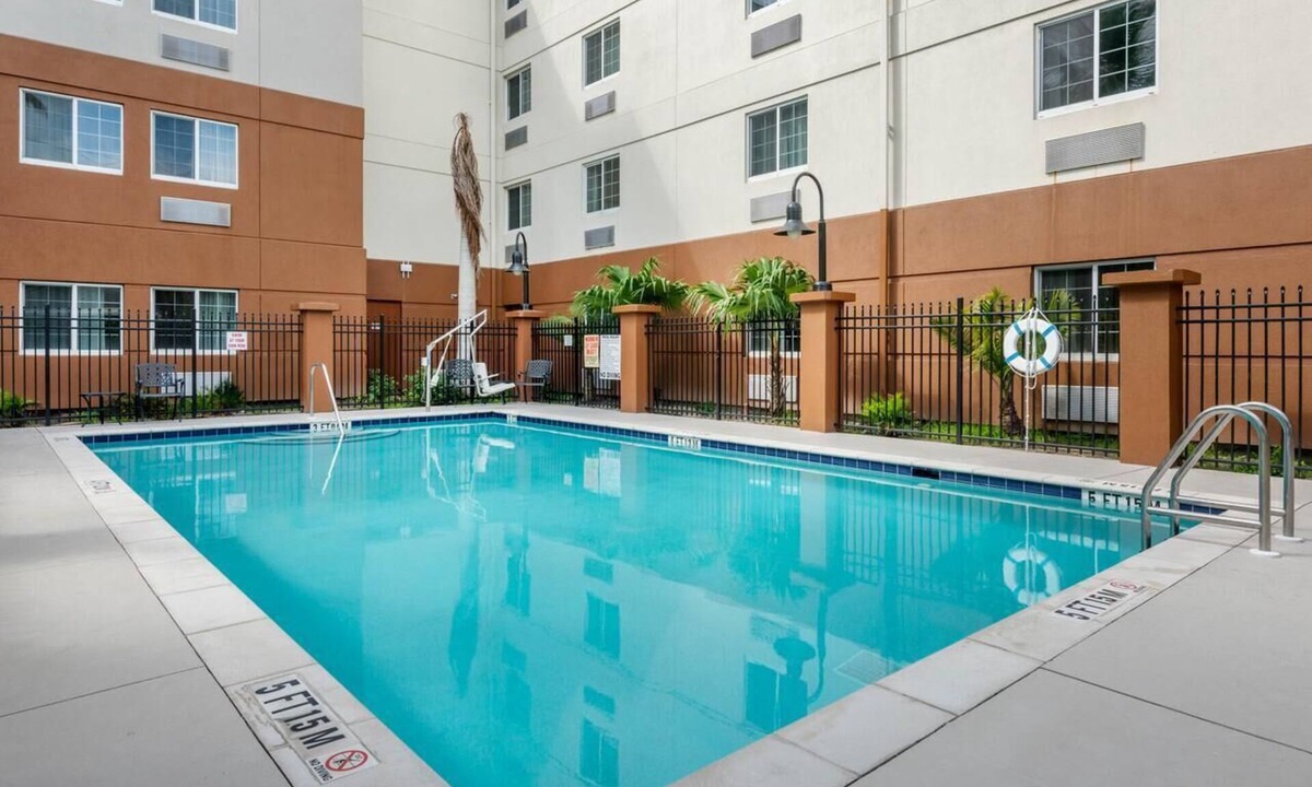 Biggar Hotel | 2 Units | 2 Double Beds Each | On-site Pool
