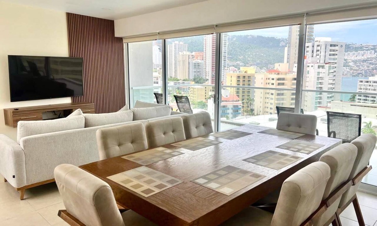 Costa Azul Apartment | 3 bedroom family apartment in Acapulco, a few steps from the beach.