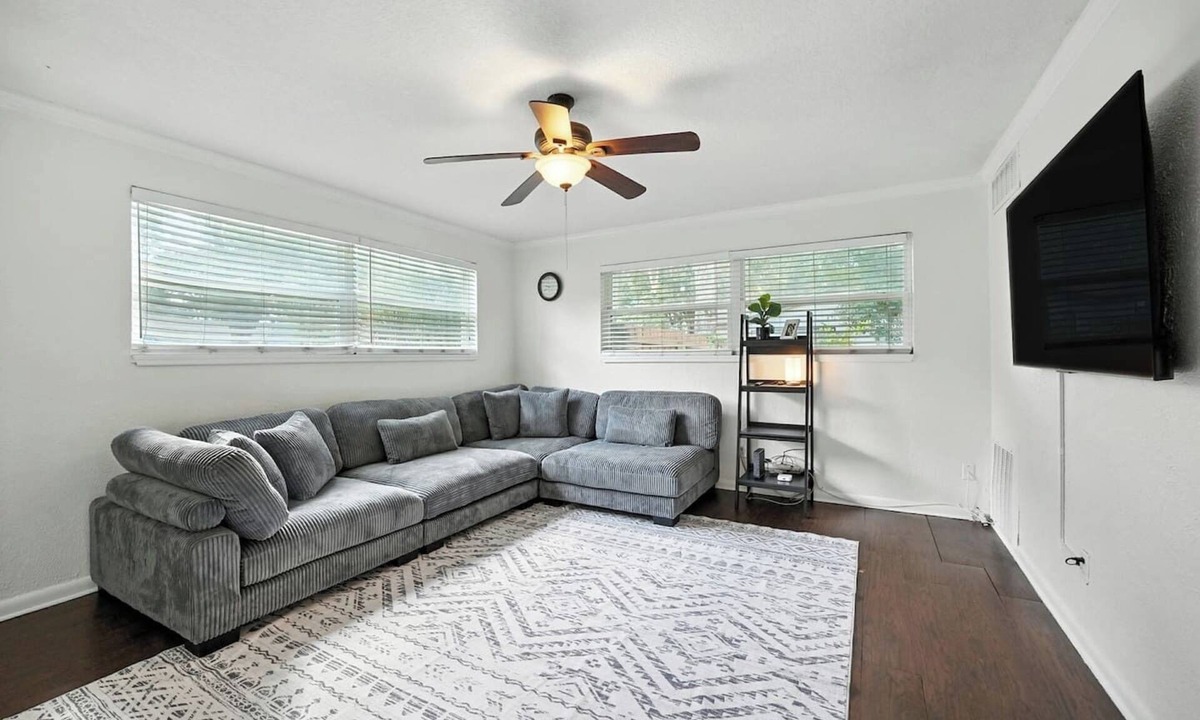 Baldwin House | 3BR Home W/Private Yard & Full Kitchen