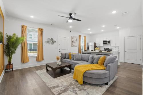 Cliftondale House | 3BR Townhome- Booking