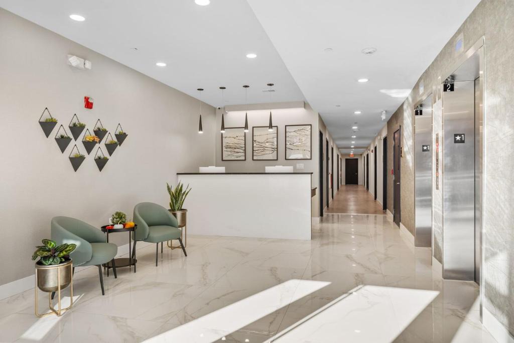 Spruce Hill Apartment | 4211 Suites