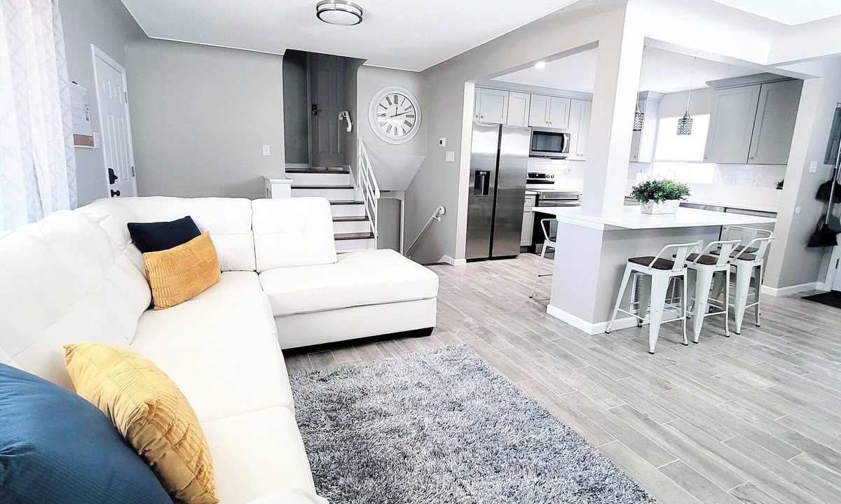 Mar Lee House | 4bdrm-4 bath; Families/Corporate Stays; Pets OK!