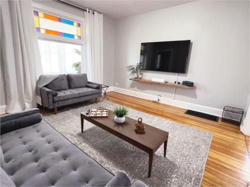 Payne - Phalen House | 4BR St Paul Retreat Near Lake Phalen Sleeps 13