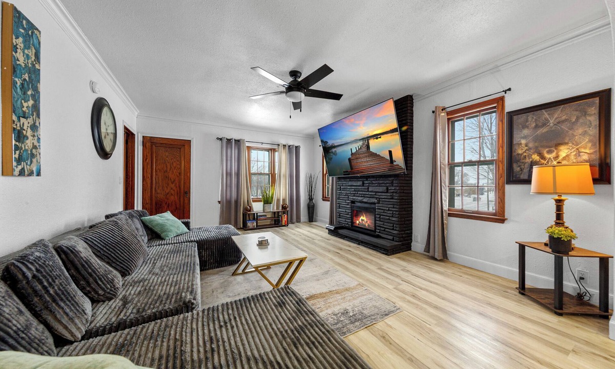 Faribault House | 5 bedroom/6 bed 2 bath house close to Shattuck St Mary's