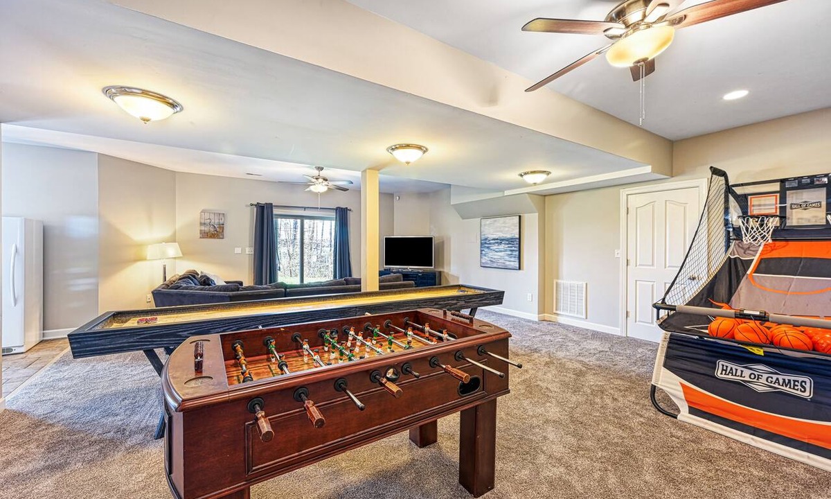 Bumpass House | 5BR and 5.5 BA Lakefront Home w/private hot tub and dogs ok!