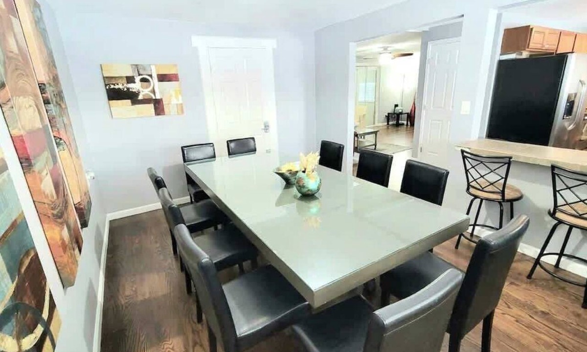 Dupont House | 6 bdrms-2 Kitchens-Patio & SUNROOM - Easy Access to Red Rocks and Downtown!