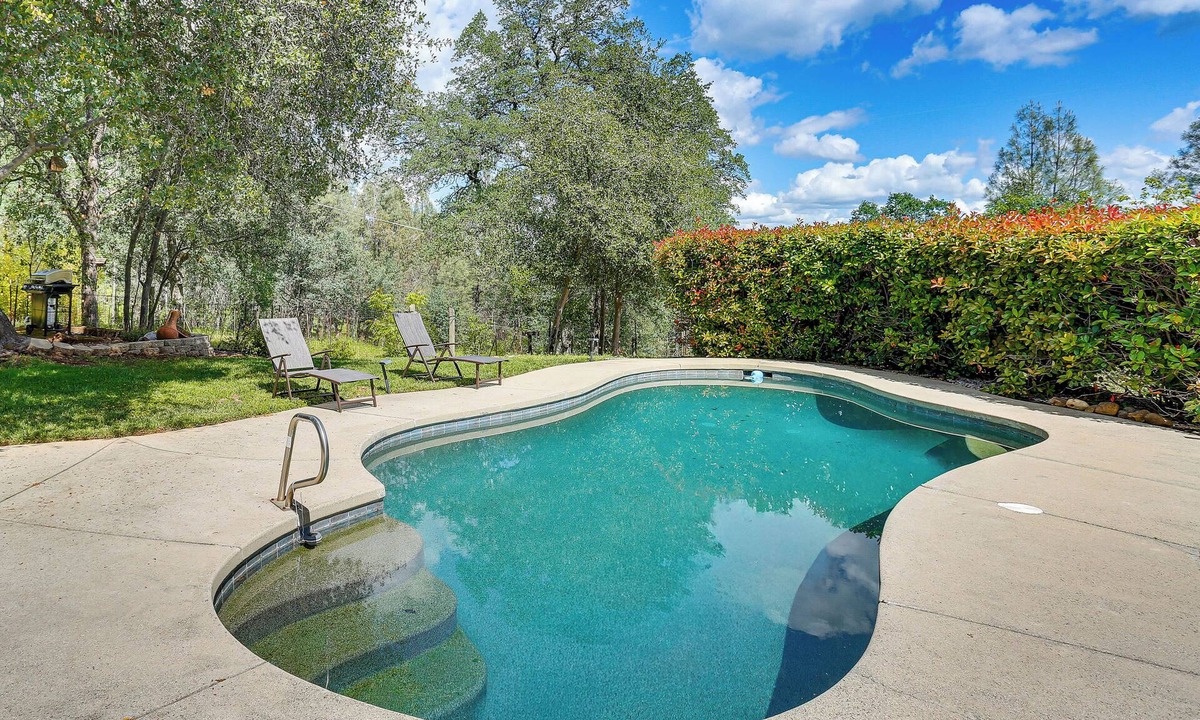 Columbia House | 8-Acre Retreat: Pool & Stunning Mt Lassen View!