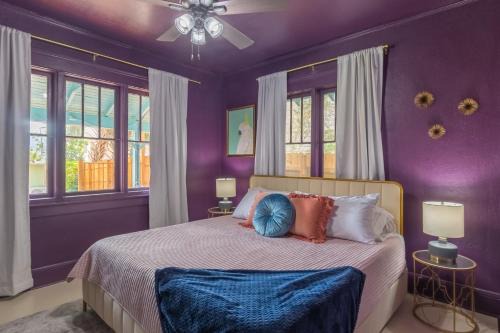 Smith's Memento House | 8 beds! Steps 2 Ocean Center Cowboy Pool Beach