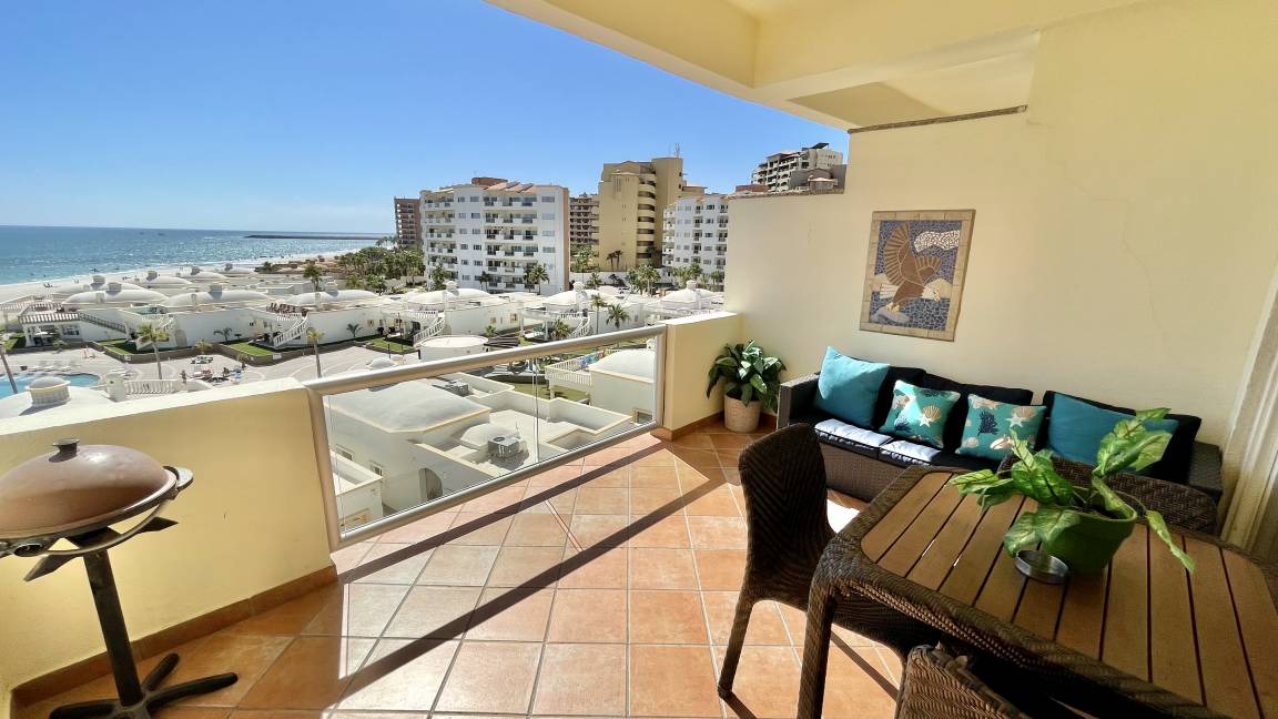 Sandy Beach Condo | 97 m² Condo ∙ 1 bedroom ∙ 4 guests