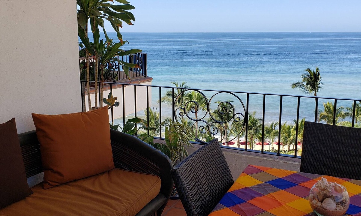 Emiliano Zapata Condo | 99 SALE PRICE BESTLOCATION on thebeachVeryPopularVISTAdelSOL802 ZONAROMNTICA