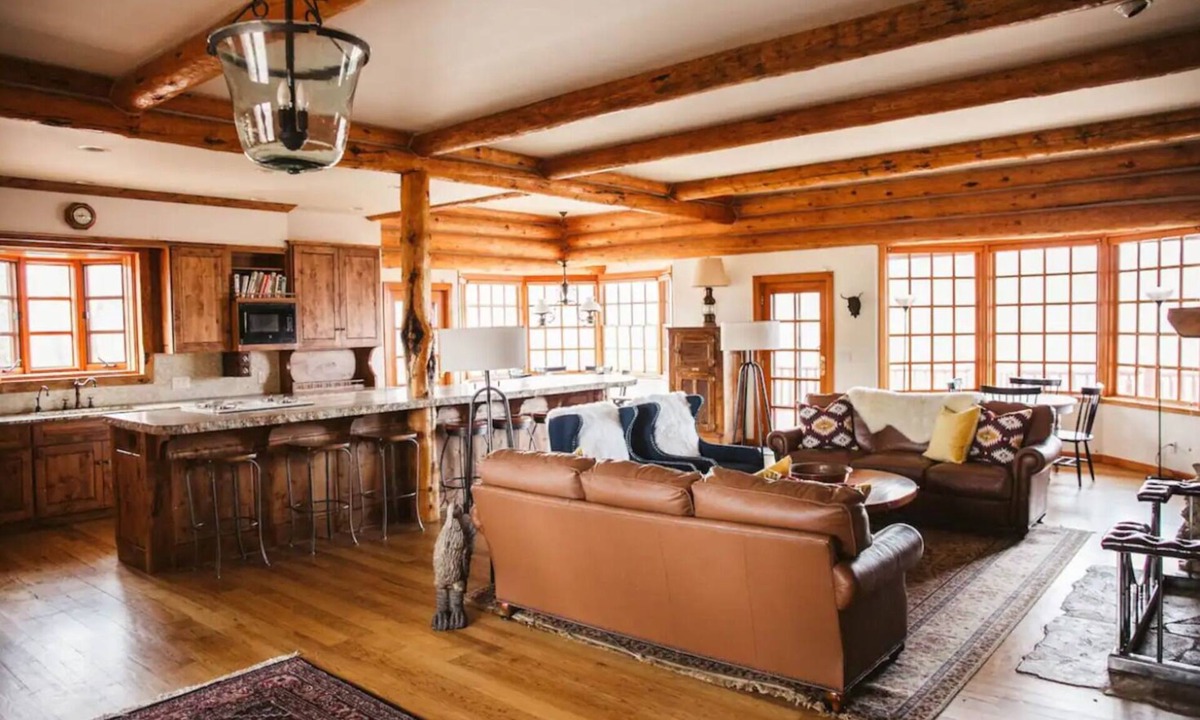 Montrose House | A River Runs Through It - Quiet Family Retreat, Garage Game Room, 5 min to Store