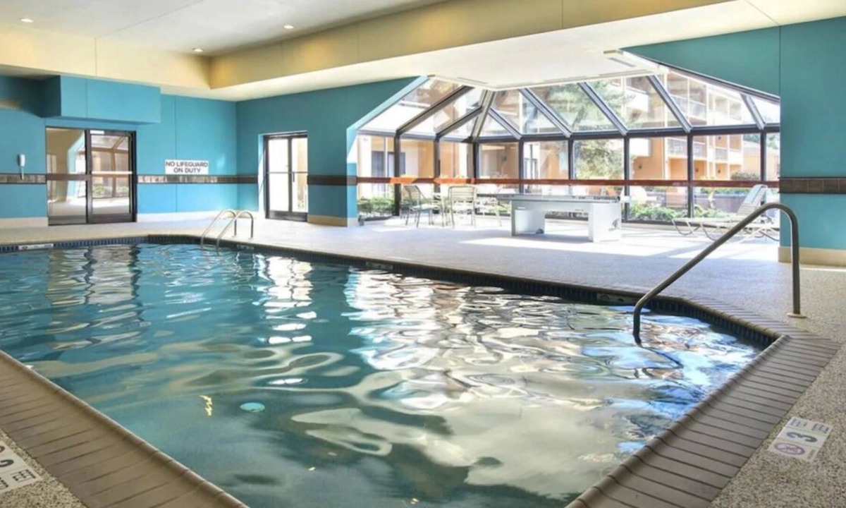 Mahwah House | A short drive from Greenwood Lake Airport! 2 Family-friendly Units! FREE Parking