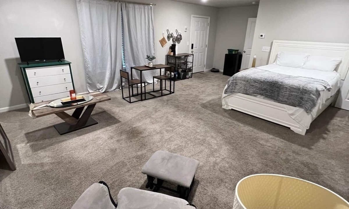 Lilburn Apartment | Adorable studio apartment with free parking
