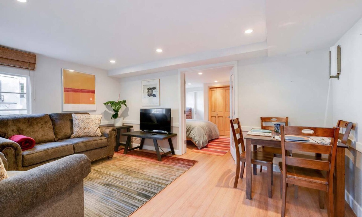 Glenview House | Aesthetically Elegant Downstairs Unit in Oakland
