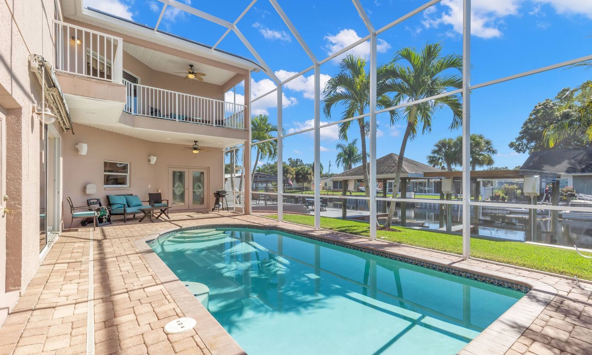 Palm Harbor House | AMAZING GRAND CYPRESS ON LAKE TARPON 5 BED 3 BATH POOL HOME