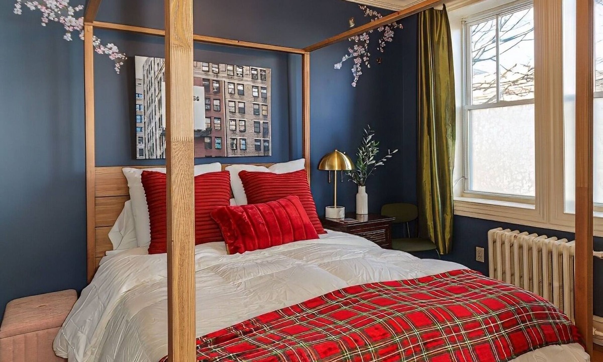 Forest Hill Apartment | Amazing & Only Steps to NYC Train