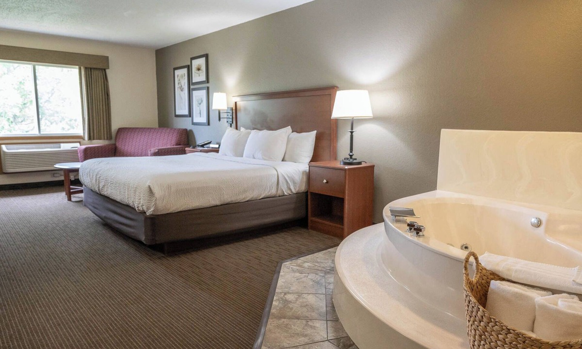 Red Wing Hotel | AmericInn by Wyndham Red Wing