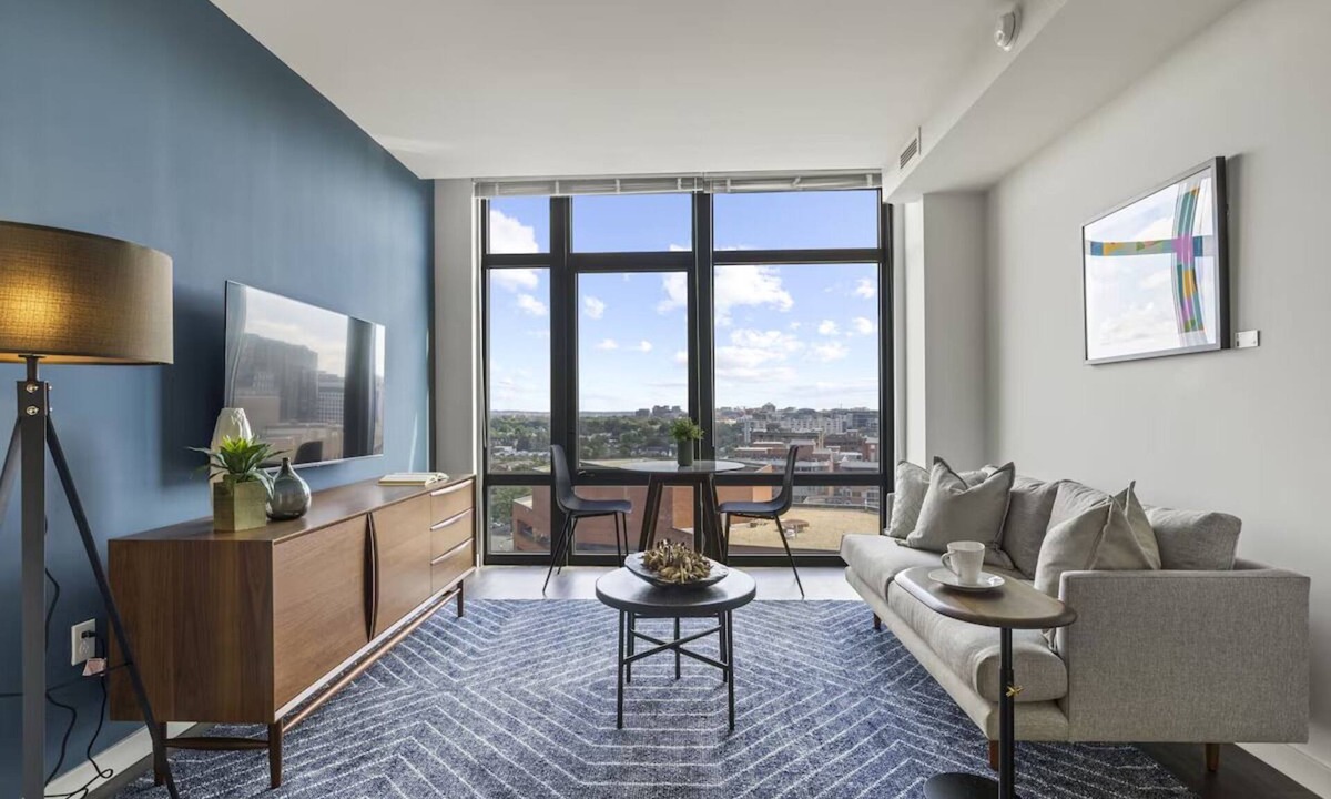 Bluemont Hotel | Arlington Ballston | Spacious Apartment w/Kitchen | Walk to Parks & Dining