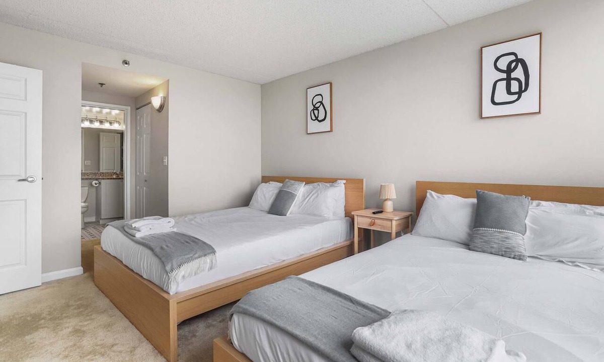 Crystal City Apartment | Arlington Gem Stylish Apt with Pool