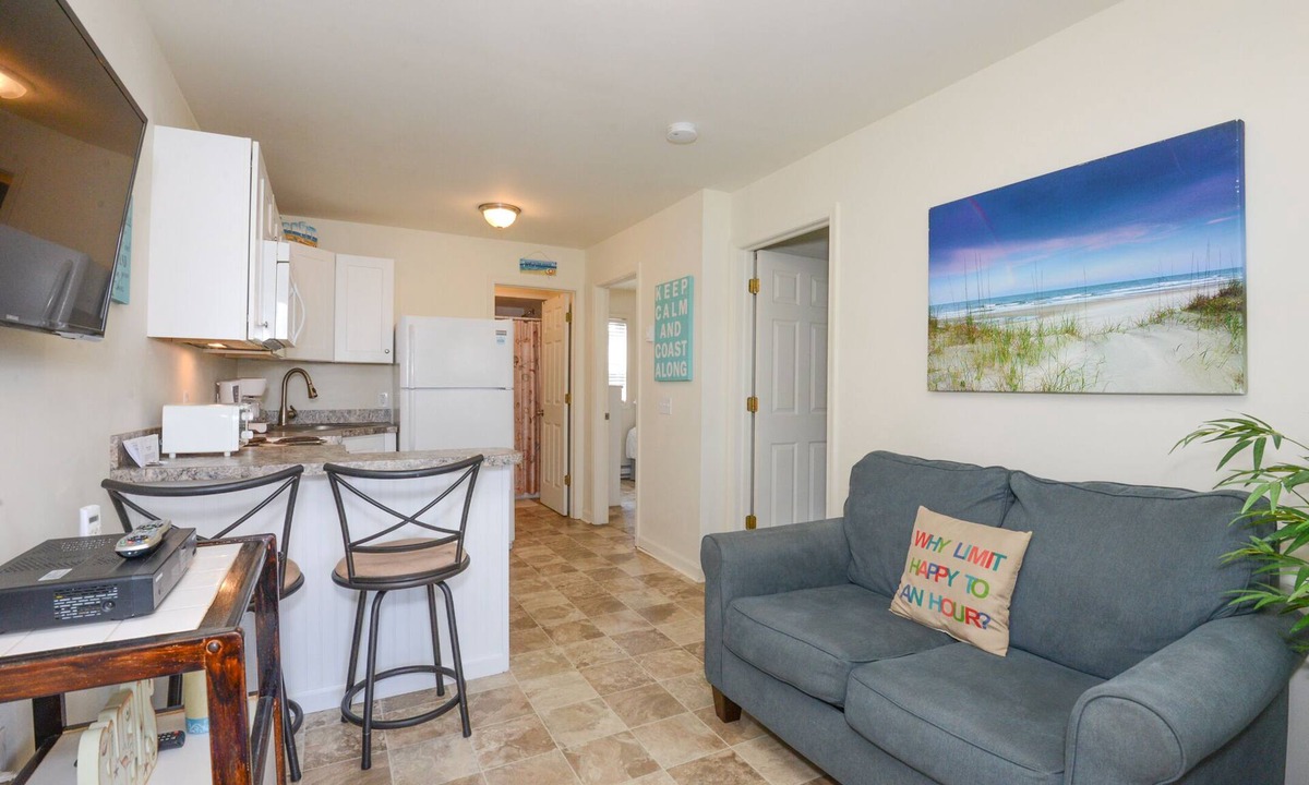 Seaside Heights Condo | AUGUST 8 TO 11 AVAILABLE . FAMILIES/COUPLES ONLY CUTE UNIT WITH POOL