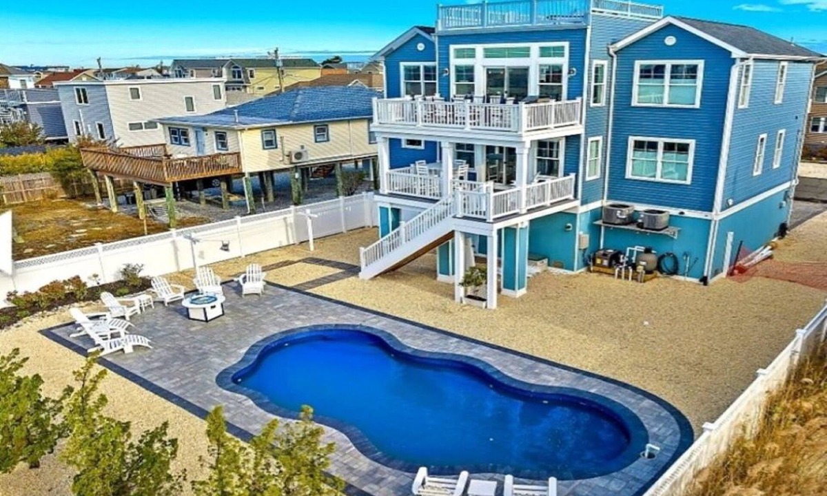Beach Haven Crest House | Bay and Beach Views Sunsets! Elevator, Heated Saltwater Pool open May 23, 2026.