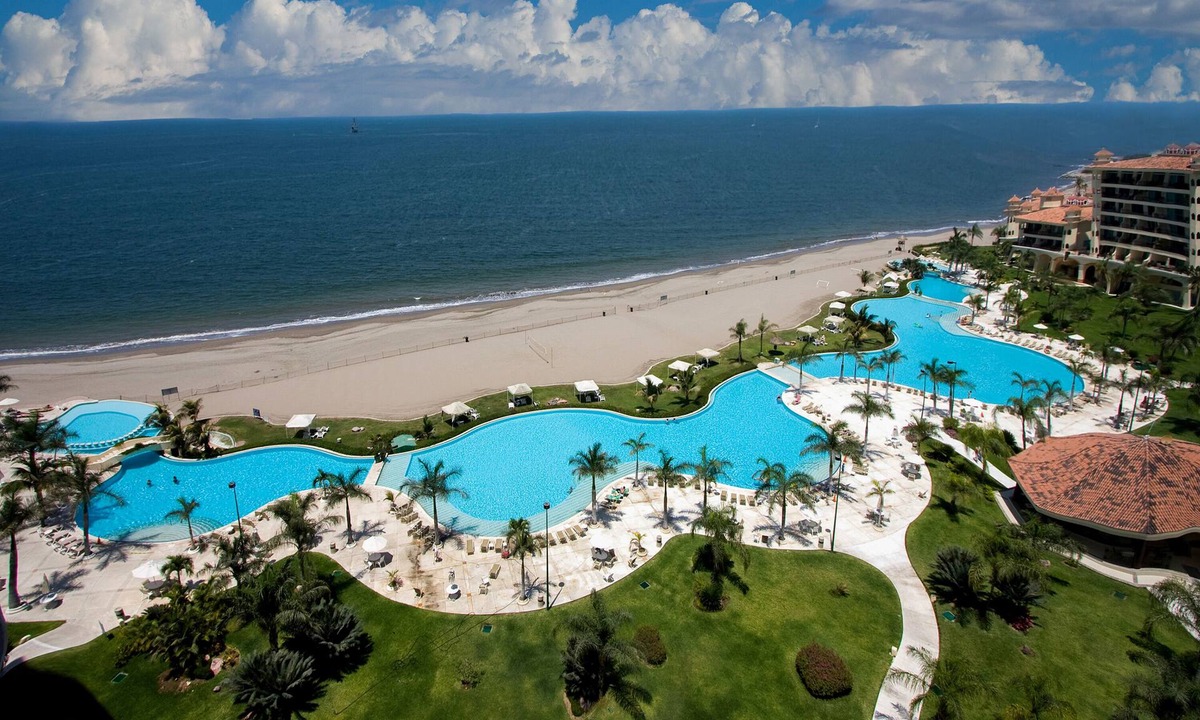 Marina Vallarta Condo | Beach Front Luxury at the Bay View Grand - Location! Location! Location!