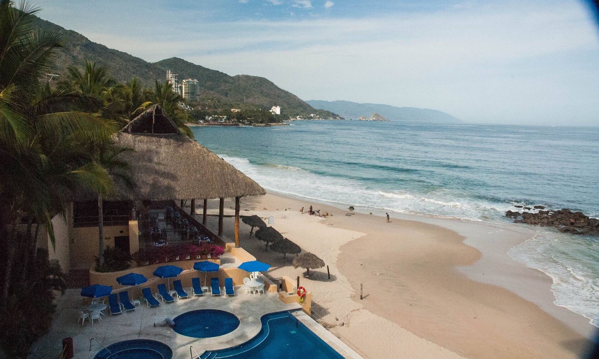 South Shore Hotel Area Condo | Beachfront Condo in Puerto Vallarta - Los Palmares