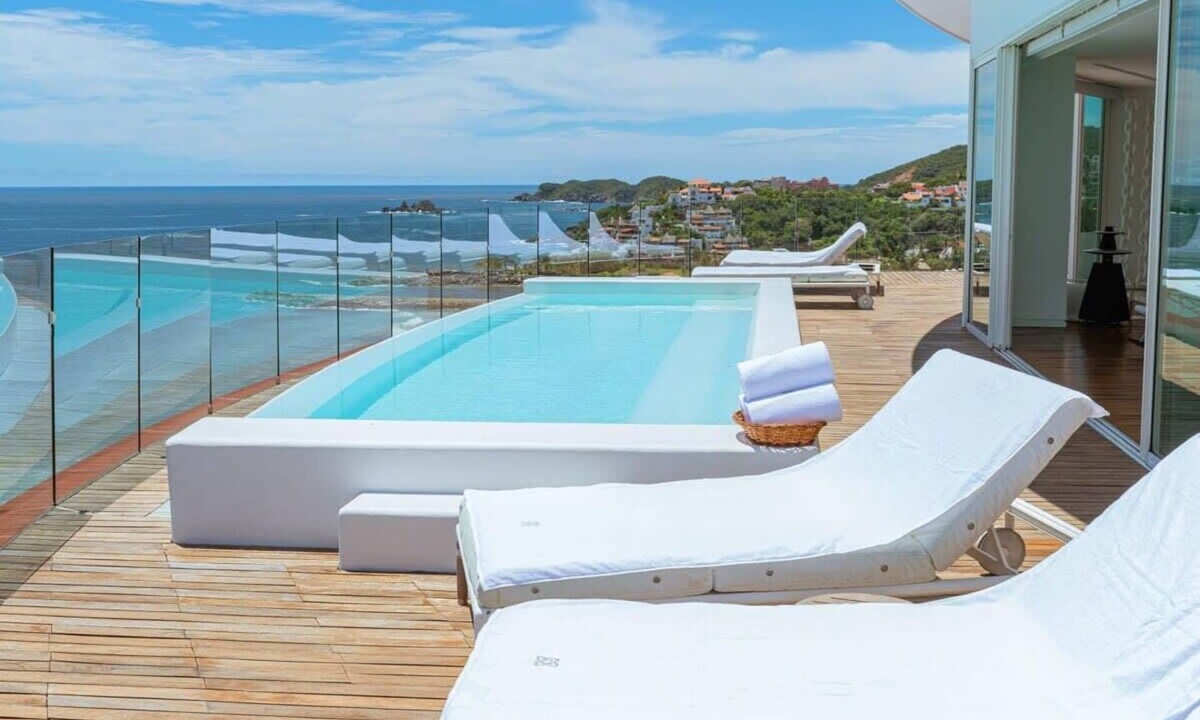 Ixtapa Apartment | Beachfront Luxe Penthouse Private Pool and Spa Tub