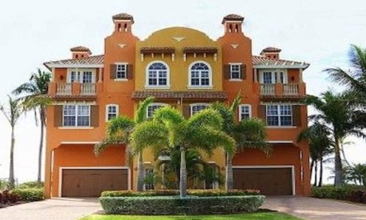 Fort Myers Beach House | Beachfront LUXURY HOME- Watch the waves from your pool & 15 steps to the beach