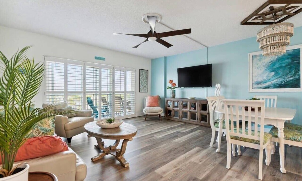 South Patrick Shores Apartment | Beachside Bliss: 2-Bedroom Apartment Near the Ocean