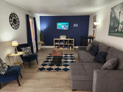 Southwest Orlando House | Beautiful 2-Bedroom Condo Near Universal and other Orlando Attractions, King Bed & Wi-Fi