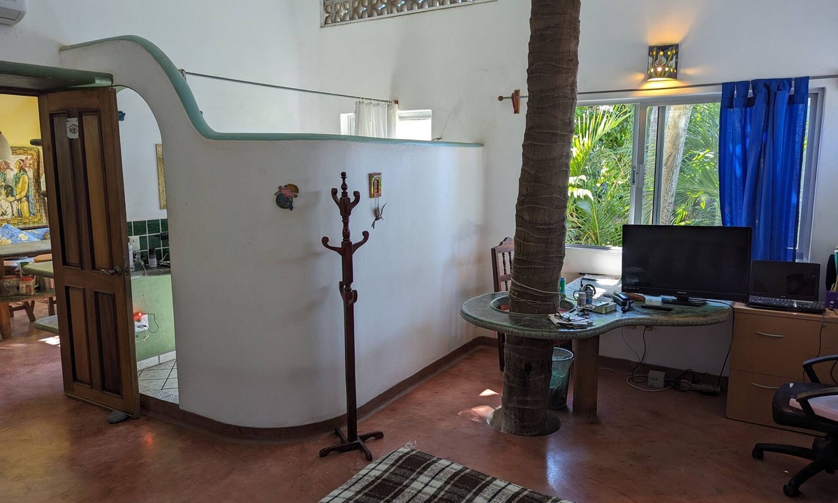 La Manzanilla House | Beautiful and spacious 2 blocks from the beach and town center!