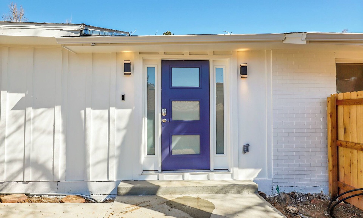 Scenic Heights House | Beautiful Central location in Arvada. Close to downtown & parks! Parking for RV!