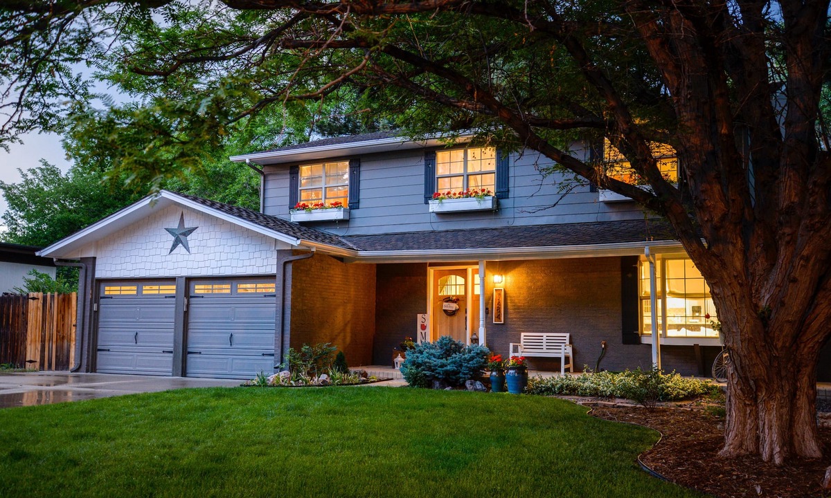 Columbine Knolls House | Beautiful home with huge backyard in the heart of Littleton