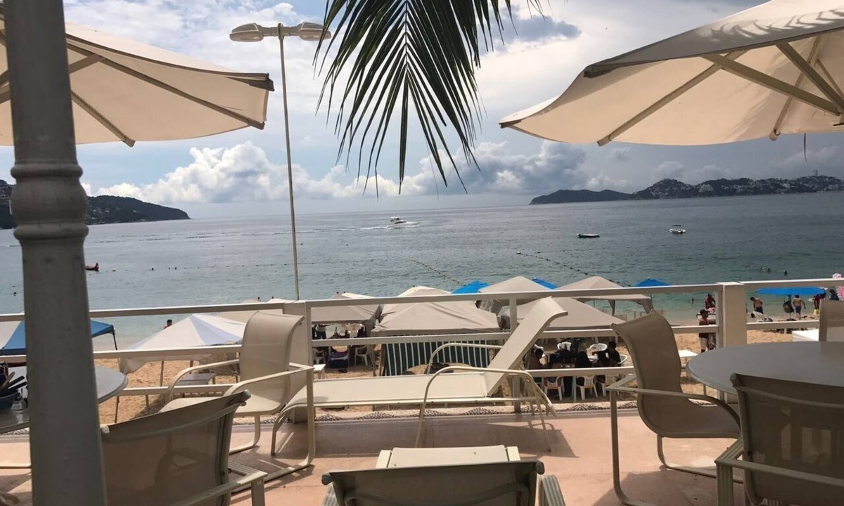 Club Deportivo Apartment | Beautiful Penthouse - pool /beach access/excellent view of the bay