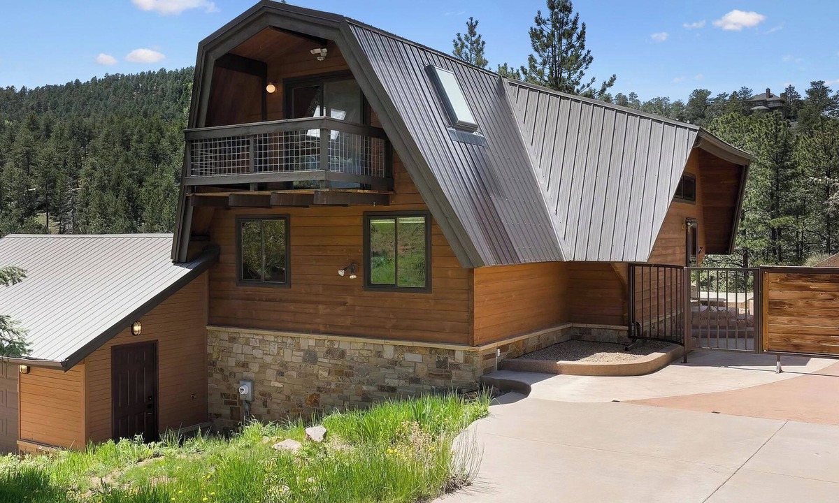 Boulder House | Beautiful Red Cedar Mountain Home 10 min from Downtown Boulder on 2 acres
