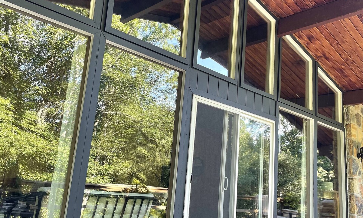 Dingmans Ferry Ski Chalet | Beautiful Swiss Chalet w/giant deck space & pristine property - 1.5hrs from NYC