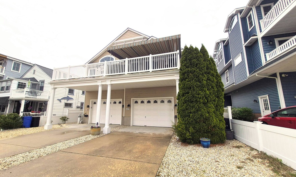Townsend's Inlet House | Best Sunsets in Sea Isle - Bay Block Rental- 2 Blocks to Beach- Townsend Inlet