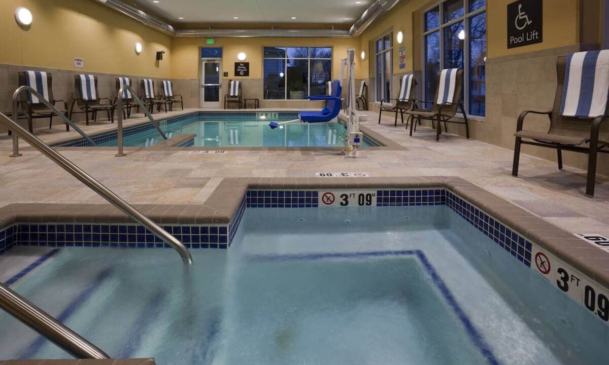Kutzky Park House | Best Value, Quality Stay! 3 King Bed Deluxe Units, Indoor Pool!