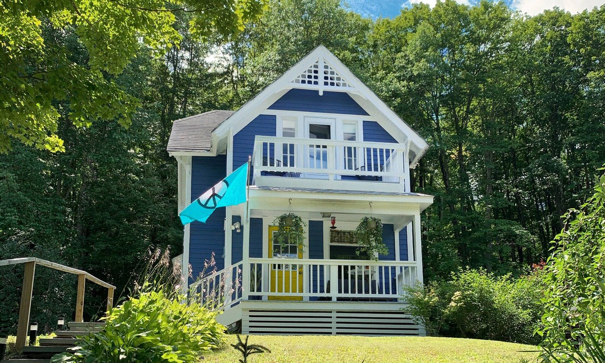 Fleischmanns House | Blue Bell Knoll Renovated Hot Tub