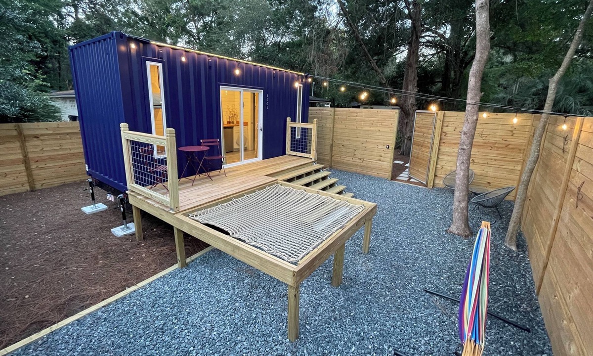 Sugarfoot Cabin | Blue Gator Container, 2 miles from UF!